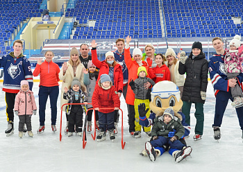 «Neftekhimik» invited children to skate