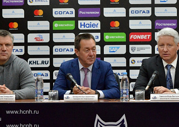 A meeting of the President of HC "Neftekhimik" Azat Bikmurzin with hockey players