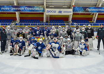 ALEXANDER SUDNITSIN AND YAROSLAV OZOLIN HELD A MASTER CLASS FOR YOUNG GOALTENDERS OF NEFTEKHIMIK HOCKEY SCHOOL